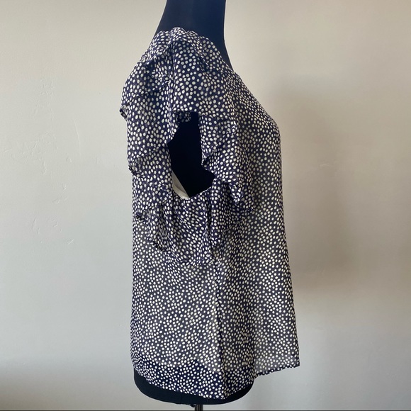 NEW - Beautiful Ruffled Top - Picture 2 of 7